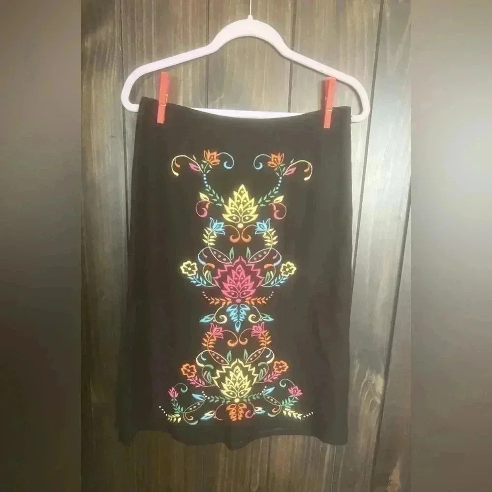 Harold's Black Boho Embroidered Skirt Size 8 - Picture 3 of 8